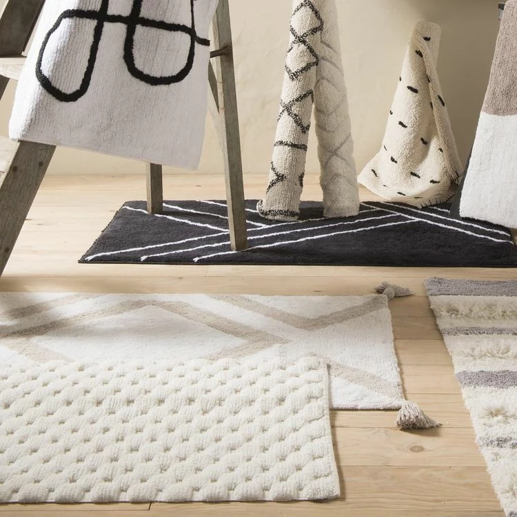 GUY LEVASSEUR Tapis De Bain En Coton Fantaisie écru à Pompons 60x120cm 4 GUY LEVASSEUR Tapis De Bain En Coton Fantaisie écru à Pompons 60x120cm – Image 4